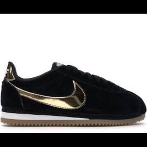 NIKE Cortez SE black and gold sneaker